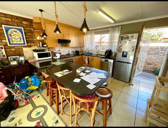 3 BEDROOM TOWNHOUSE FOR SALE IN NOORDHEUWEL